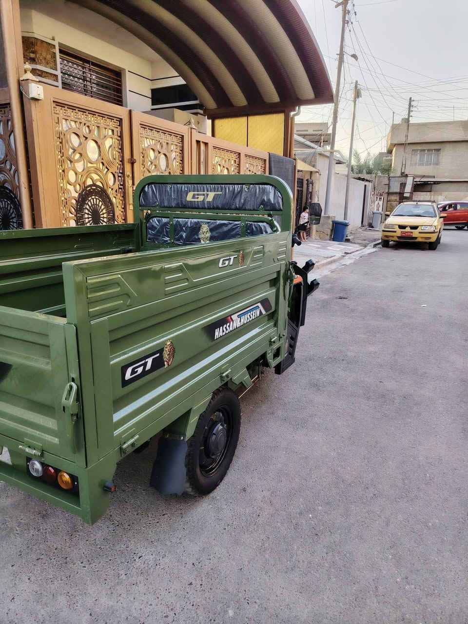 ستوتة شحن للبيع ٥ بطاريات مسطرة 32 ستوتة نضيفة ما مستعملة هواي فقط اسبوع واحد كلشي بيها جديد و نضيف حديد مالتهة جغر بليت وبريك بل رجل العنوان بغداد الدورة شارع معلمين للاستفسار ***********
