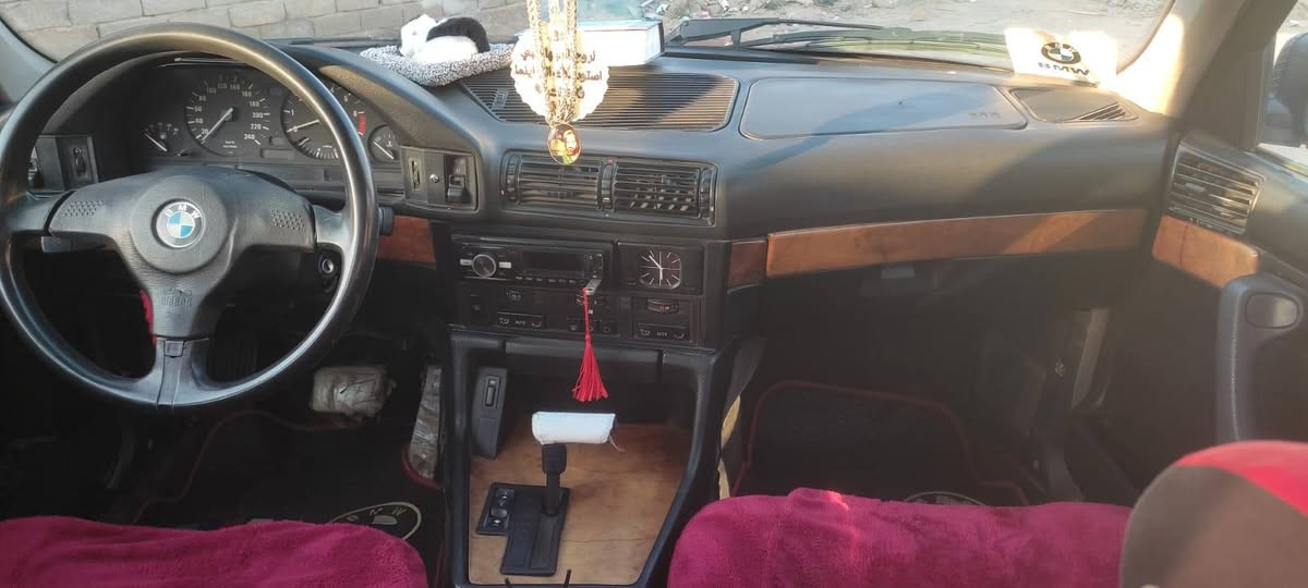 بي ام 525 • ١٩٩٢ • رقم انكليزي