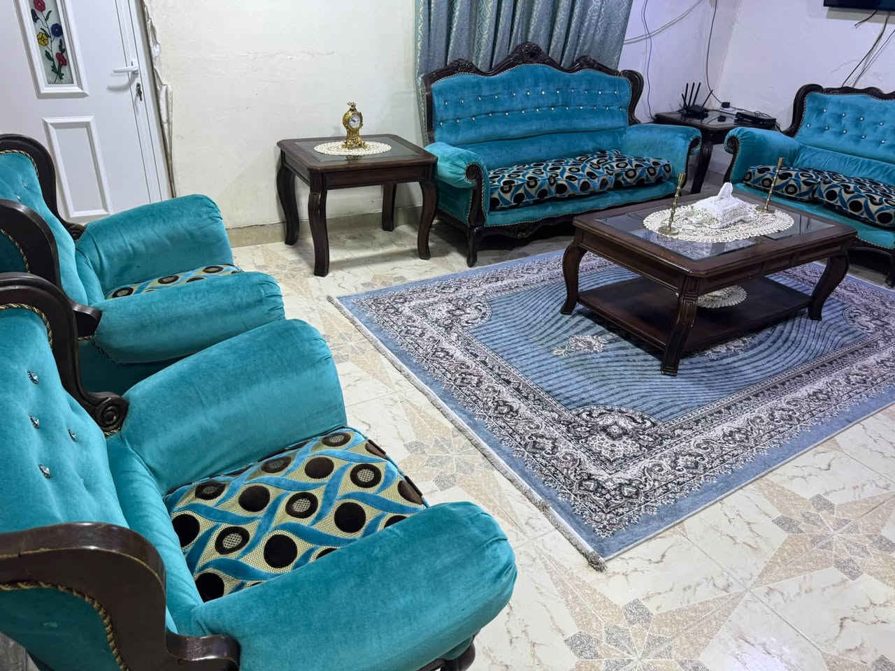 طخم  مصري اصلي للبيع 7 مقاعد معى طبلاة للسعر 350 قابل للتفاوض
***********
