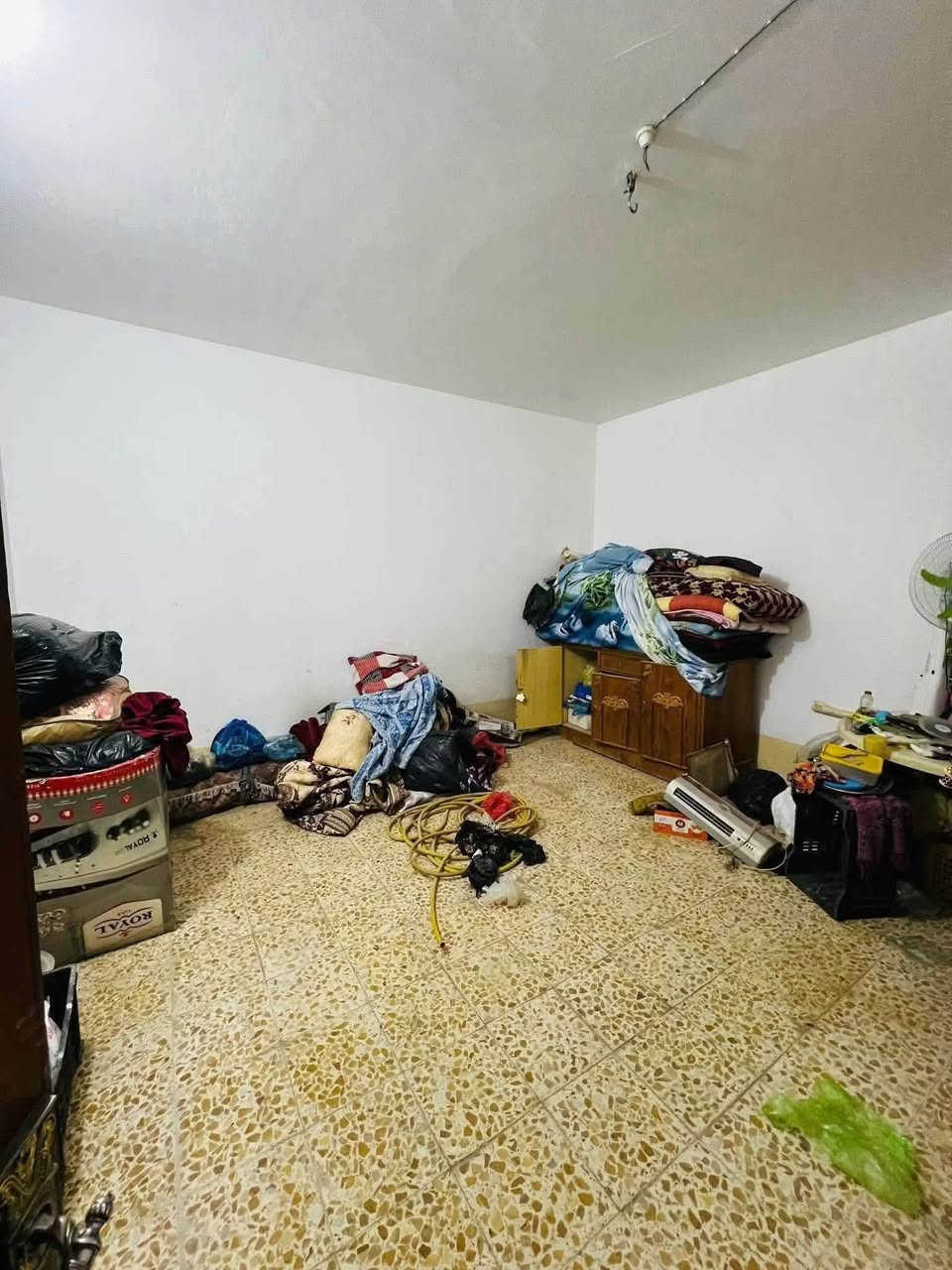 بيت للبيع (  157 ونص ) متر - طابو صرف 

(الوجة 7 والنزال 22.5)  صب كونكريت مسلح

حي ميسان قطاع 31 … شارع 10 تبليط

يحتوي على طابق ونــص 

الاول / غرفتين وصالة واستقبال ومطبخ ومكشوفة
         وصحيات داخلية وخارجية طارمة

الثاني / غرفة وصالة

السعر 168 مع المجال

للاستفسار *********** مكتب القلعة بحي ميسان
