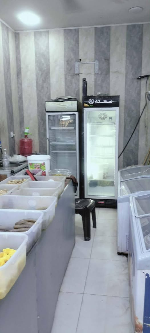 للبيع 
مجمدة عرض أفقية عدد (2)
​ثلاجة عارضة عمودية عدد (2)
​مبردة هواء عدد (1)
​رفوف حائط جدارية متينة عدد (4) — [الطول: 2 متر | العرض: 30 سم]
​ميز كاونتر  حرف (L) — [الطول: 3 متر | العرض: 60 سم]
​واجهة جامخانة كاملة للمحل
​جامخانة ألومنيوم للعرض — [الارتفاع: 1.5 متر | العرض: 1 متر | النزال: 60 سم]
​📍 الموقع: [رحمانيه  الجعيفر/ قرب جامع وحسينية ابو الصلوات وحسينية علي الطالب ]
📞 للتواصل والاستفسار: [اما ماسنجر او واتساب رقم ***********]
