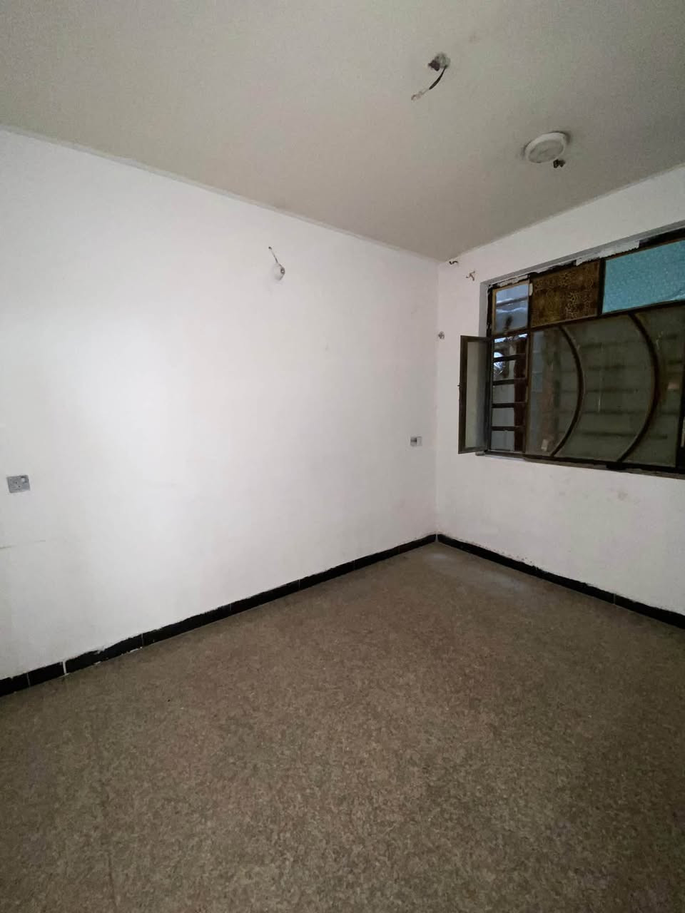 🏠 للإيجار في السيدية | مشتمل أرضي
📐 المساحة: 100 متر

يتكون من:
🛏️ غرفة نوم
🍳 مطبخ
🛋️ صالة
🚿 خدمات

📍 الموقع: خلف شارع الضباط
✨ موقع هادئ ومناسب للعوائل، وقريب من كافة الخدمات.

📞 للاستفسار والتواصل:

📲 متوفر واتساب
***********

🔑 متوفر لدينا العديد من عروض الإيجار والبيع في السيدية
