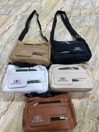 شنط نسائية • ٤٠ قطعة • درجة أولى