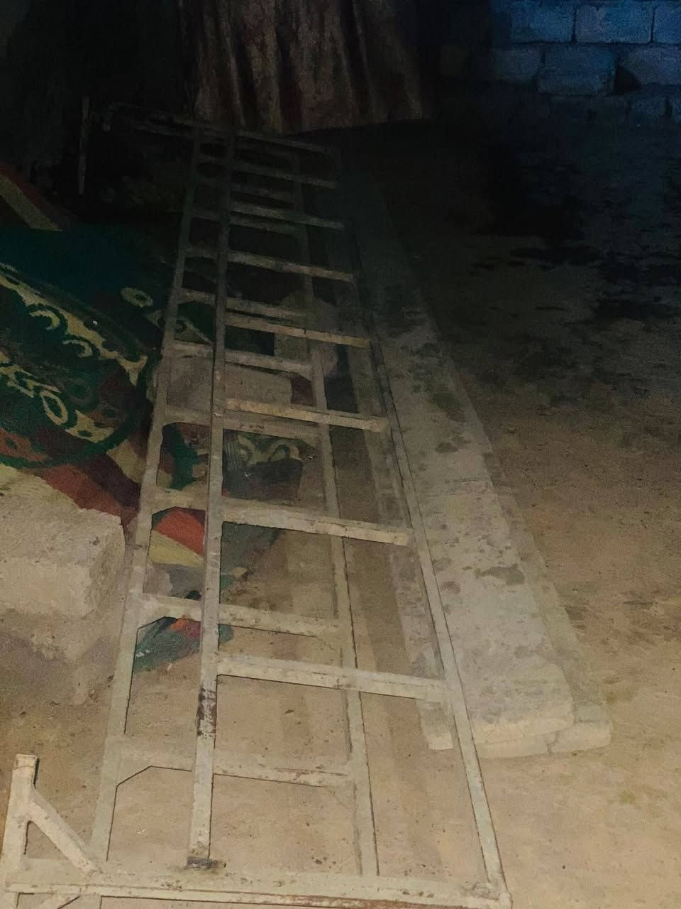 السلام عليكم سكله للبيع سلاللم  عدد 2 طول 5امتار دوسات عدد 2 4امتار
سكله فنيه عدد 2 مساطر عدد 4طول مترين  مكان مشيرفه الثانيه قرب البنزخانه رقمي ***********

