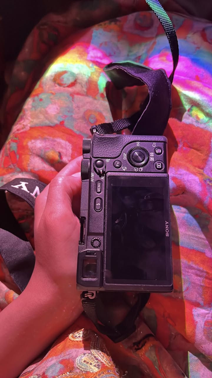 سوني a6400 • عدسة 16-50 • شاتر ٢٧١٤