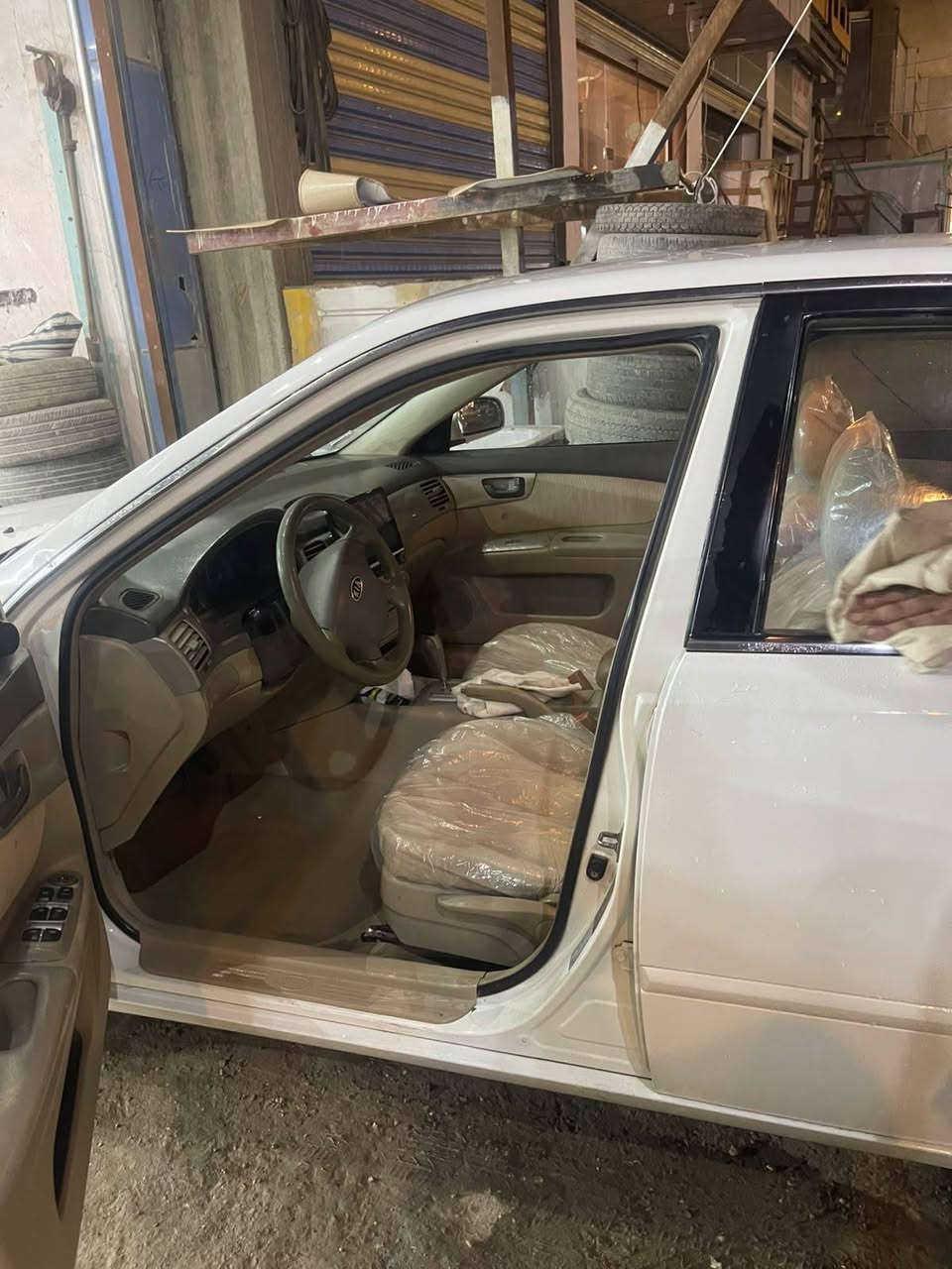 سلام عليكم اوبتيما موديل 2008
بيها صبغ بس دواير جملغات فقط 
موصفات نص فول 
محرك كير حداديه مكفولت 
تبريد 
سعر 105 وبيها مجال 
مكلف بل نشر 
مكانه حله 
رقم ***********
