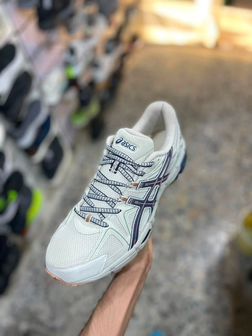 ازيكس اصلي غير مستخدم
قياس 44 
طول القدم 28 cm
موديل حديث 
مشبك يدخل هواء الى 
القدم فوم طبي وزن خفيف
ارضية مانع تزحلق وصدمات حماية للقدم

متوفر توصيل لبغداد والى المحافضات

عنوان المحل سوق بغداد جديدة خلف عمارة 
الكبيسي
*********** الحجز فقط واتساب او خاص
