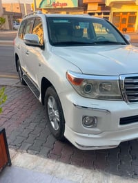 لاندكروز VXR • ٢٠١٣ • ١٨٠٠٠ كم