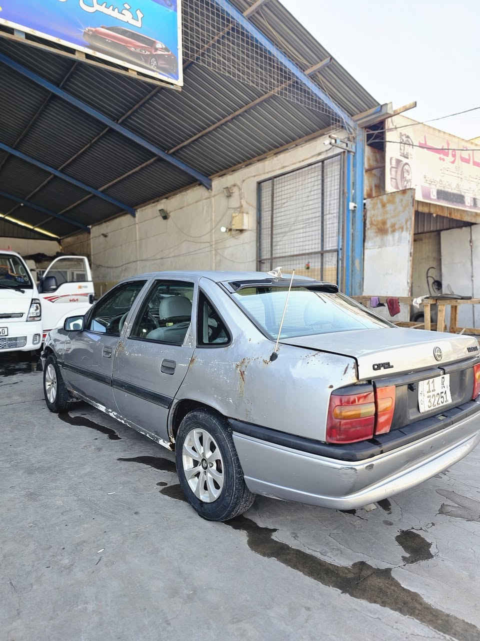 سلام عليكم
للبيع مستعجل
اوبل سعرهة (٣٠) وبيهة مجال 
سيارة موديل ١٩٩٥ (خليجي)
دسكات أمامي خلفي مكينة ١٨ گير عادي
داخل جلد اسود بحالة جيدة غرفتهة حلوة ومرتبة 
 رقم بغداد دولي بسمي تحويل ثاني يوم مكاني بغداد 
رقم صاحب السيارة:- ***********
