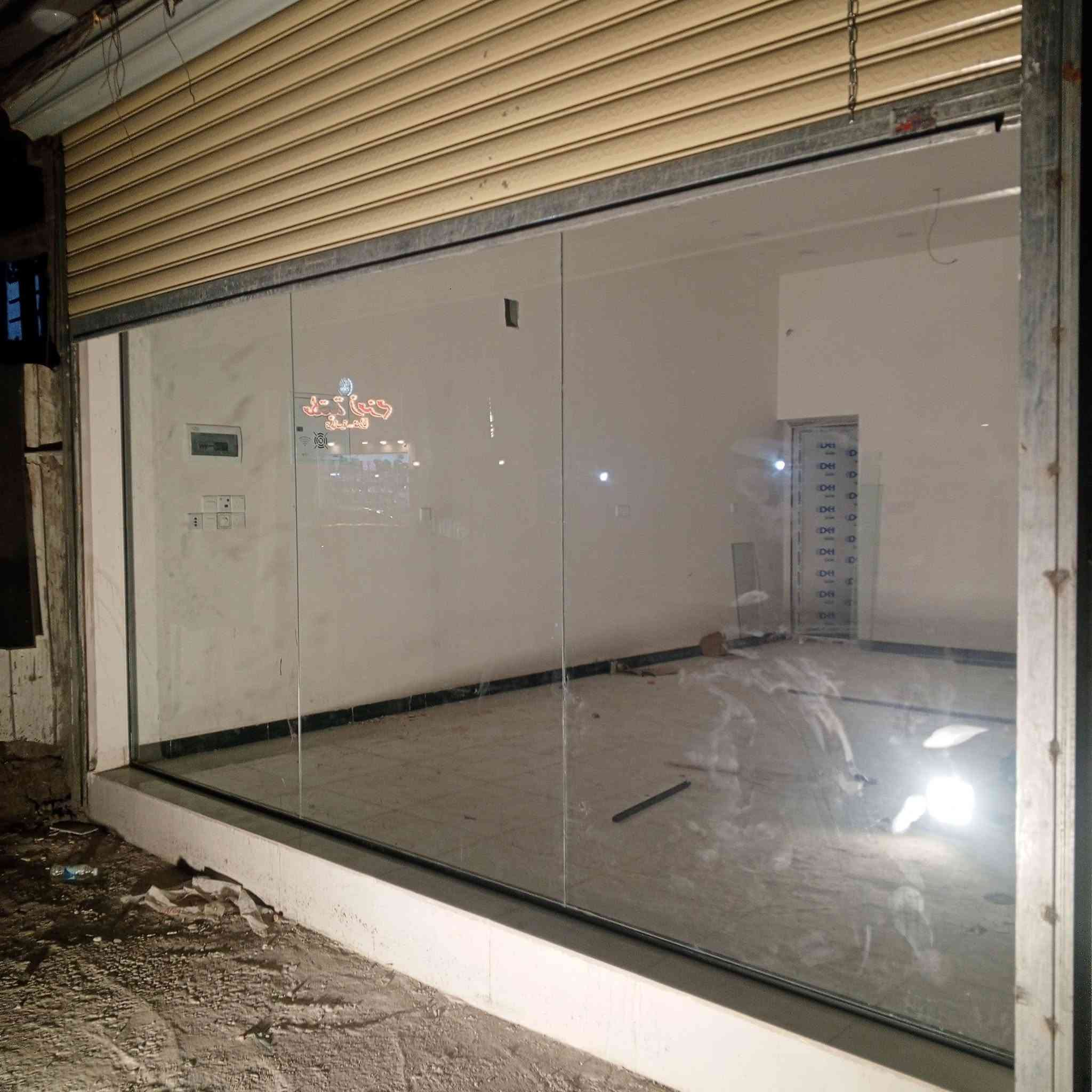 بسم الله الرحمن الرحيم
مكتب الرائد
 للزجاج🏢 والالمنيوم 🪟
شارع كفائات السيديه مجاور اسواق اميره 

لكافه اعمال الزجاج والالمنيوم والمحجرات🪜 ابواب pvc 🚪
*********** رائد

نص مكتوب في الصور:
- الرائد للزجاج والألمنيوم
- واجهات زجاجية
- أبواب ألمنيوم
- نوافذ ألمنيوم
- زجاج سيكوريت
- جودة .. دقة .. ثقة