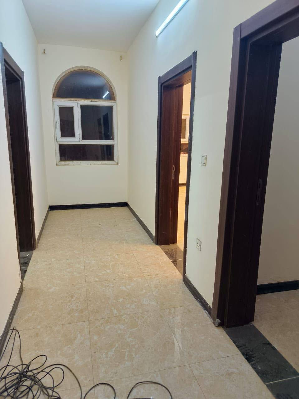 دار للبيع تكريت مجمع الجوهرة مساحة 300 متر  اربع غرف نوم وصاله ومطبخ واستقبال وصحيات وكراج 
البناء طابوق 
على السايدين مدخل المجمع 
للاستفسار الاتصال على الرقم ***********

