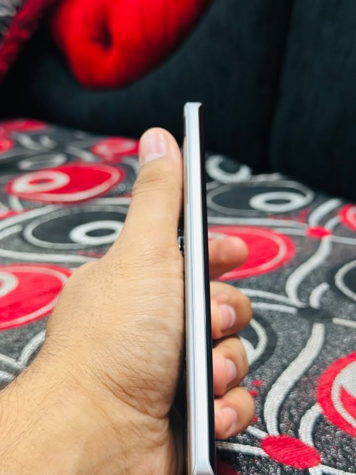 Realme gt6
(مكلّف بالنشر )
الجهاز فلاكشب كيلر  بكج متكامل نظيف لدرجة الجديد مع كامل ملحقات كارتون وشاحن  120 واط وكفر الشركة الاصلي 

الذاكرة : 256GB - العشوائية 12GB

المعالج : Snapdragon 8s Gen3
 بوبجي وباقي الالعاب القوية 120 فريم

الكاميرا : 50+8 +50ميكابكسل أماميه 32 ميكا

الشاشة : 6.78 بوصة - 120 هرتز - LTPO AMOLED

البطارية : 5500mAh +تقنية تبريد للهاتف
السعر 485,000✅ 

العنـــــ✍️ـــوان  الموصل الجانب الايسر حي فلسطين 

التواصل اتصال او عبـــر الواتسـاب ***********

