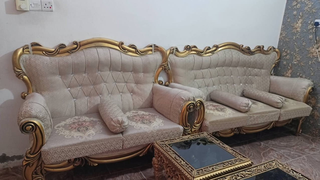 للبيـع تخم ملـكي 10 مقـاعد مع طـبلات 
السعر على الخاص او الاتصال على رقم الهاتف ***********
