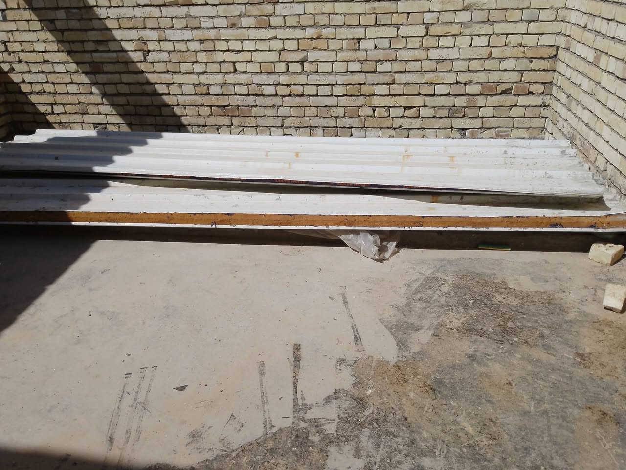 سندوج عدد 2 طول وحده 4متر ونص هاتف ***********
