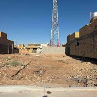 قطعة ارض للبيع المساحه 400 متر واجهه 20 نزال 20 الموقع الدفاس قرب الغس...