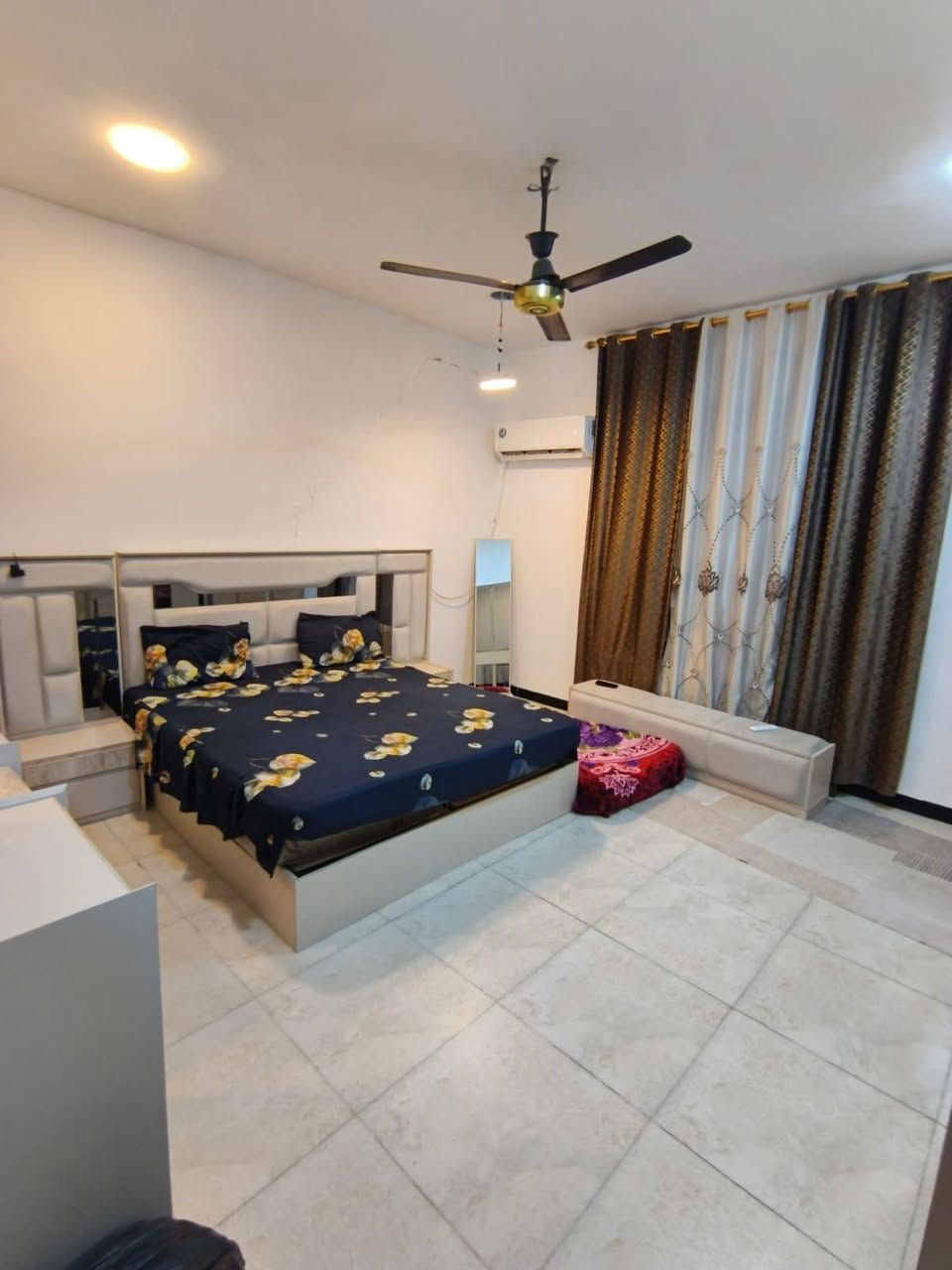 🏡✨ بيت للبيع | طابو زراعي – سند 25 ✨
📍 الموقع: بغداد / الدوانم
تقاطع درويش، بجانب حي التراث، بالقرب من جامع الفردوس.
📐 المساحة: 110 متر
🏠 طابق واحد – بناء حديث
🛏️ غرفة نوم
🛋️ صالة
🍳 مطبخ
🏡 استقبال واسع
✨ مناسب للسكن العائلي
📄 طابو زراعي – سند 25
📞 للطلب والاستفسار:
***********
***********
***********
📱 متوفر واتساب
🏢 مكتب تاج الياقوت للتطوير والاستثمار العقاري
#بيت_للبيع #عقار_بغداد #الدوانم #حي_التراث #البياع #جامع_الفردوس #عقارات_بغداد #بيت_سكني #طابو_زراعي #سند25 #تاج_الياقوت #عقارات_العراق بغداد, العراق

