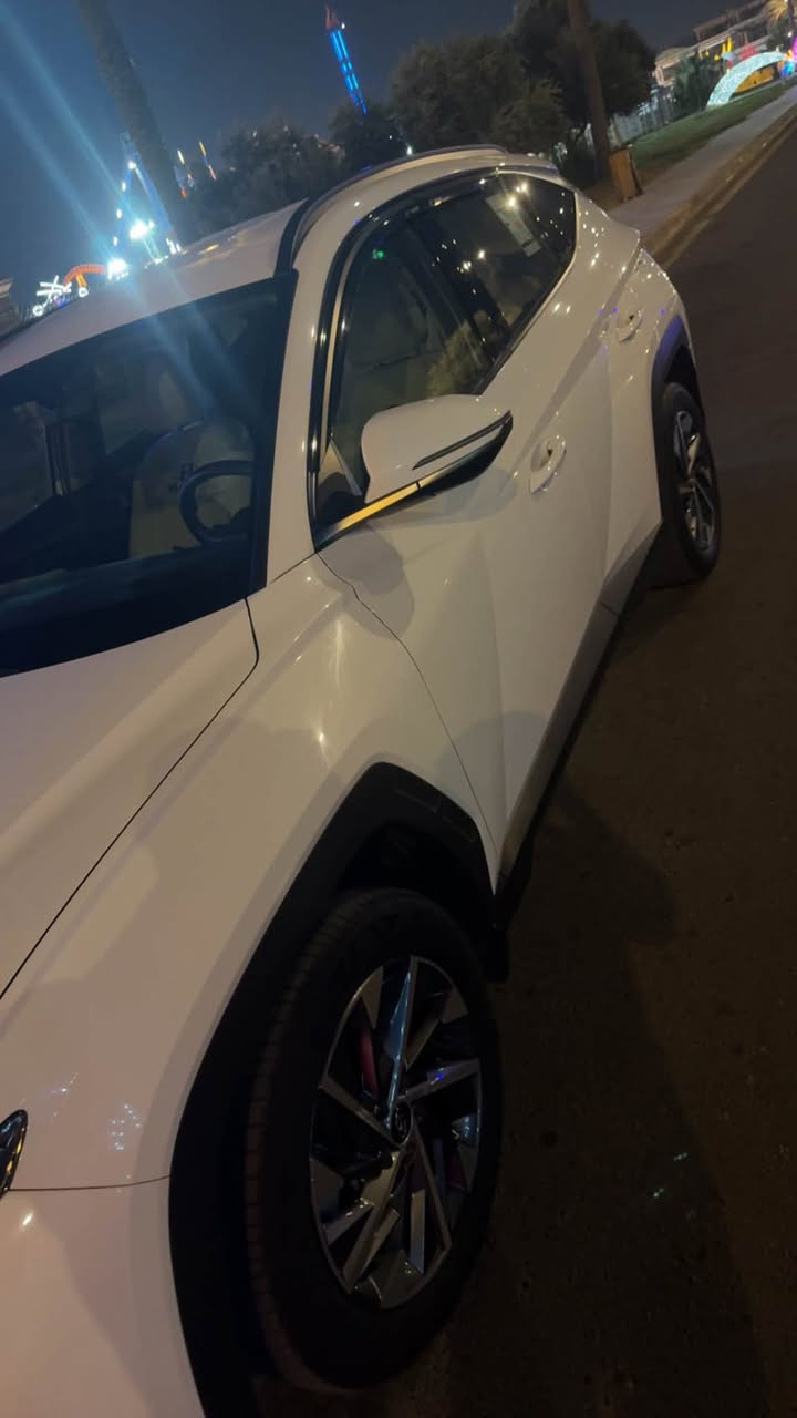 🚘 هيونداي توسان خليجي 2024
📍 ماشية 20 ألف كيلو                                        ⛽ بنزين محسن + دهن أصلي
🛡️ السيارة كفالة بدون صبغ بدون تبديل على وضع الشركه 
المواصفات:
• بصمة تشغيل وأبواب  
• ترحيب ومرايا شفط  
. عدادات دجتل (شاشة)  
• تشغيل عن بُعد  
• شحن وايرلس  
• كشنات كهرباء  
• ويل 18  
• حساسات أمامية وخلفية  
• سايد بريك كهربائي + أوتو هولد  
• 3 وضعيات قيادة  
• بردات أبواب وصندوق  
• Apple CarPlay + Android Auto  
السيارة كاملة وما ناقصها أي شي وجاهزة للفحص                                                             محرك كير صدر تبريد تايرات كله على وضع الزيرو
السعر 197$ 
عنوان السيارة بغداد حي الجامعة 
الشراي يتصل واتساب موجود فقط
                                    ***********
