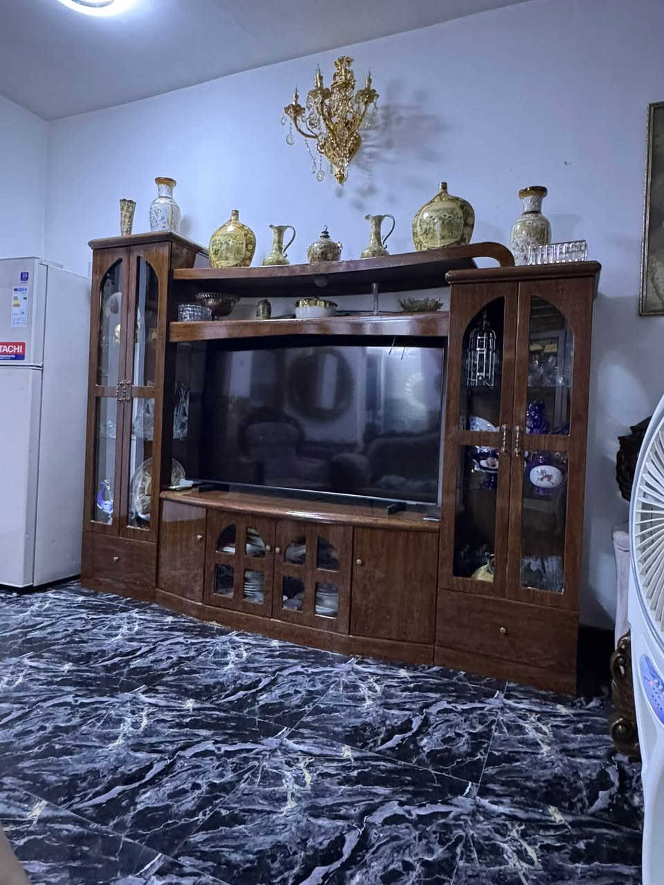 بوفيه جديده ما عدا لغراض 
***********
