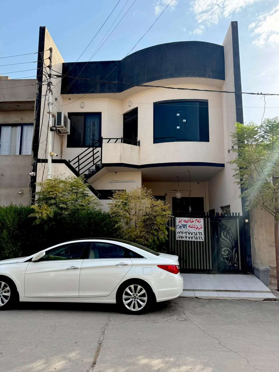 دار للبيع مساحه 112.5 عرض 7.5 عمق 15 قاطين فول مواصفات مكون من اربع غرف واحد جوه ثلاثه فوك مع اسقبال  قاط الثاني هم بي صحيات كامل سعر 115 و مجال مكان كركوك شورجه مقابل ملعب اولمبي ***********
***********
