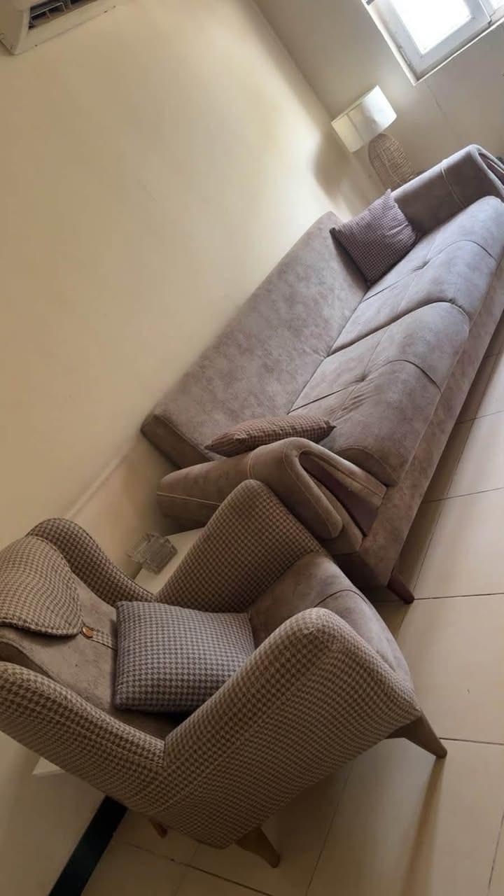 طقم تركي • ١٠ مقاعد • وسط متضر