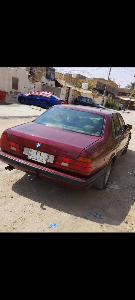 سلام عليكم للبيع سياره BMW 735
موديل 1991نضيف محرك جديد كير حداديه تخم تاير تخم 
ويا كب  تبريد شغال شرط جاهزه فول السياره مواصفات 
كشن جلد كهرباء رقم بغداد مكان ذي قار 
 الاتصال ***********

نص مكتوب في الصور:
- ٣٤%  فيسبوك تعليق جديد • على منشور تتابعه.