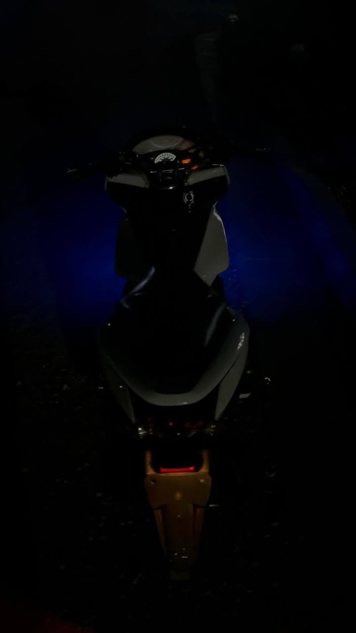 دراجه pcx لبيع جيل اول مكينه كهربائيات كله كفاله مكان كوت متواجد فقط اتصال سعر خاص ***********
