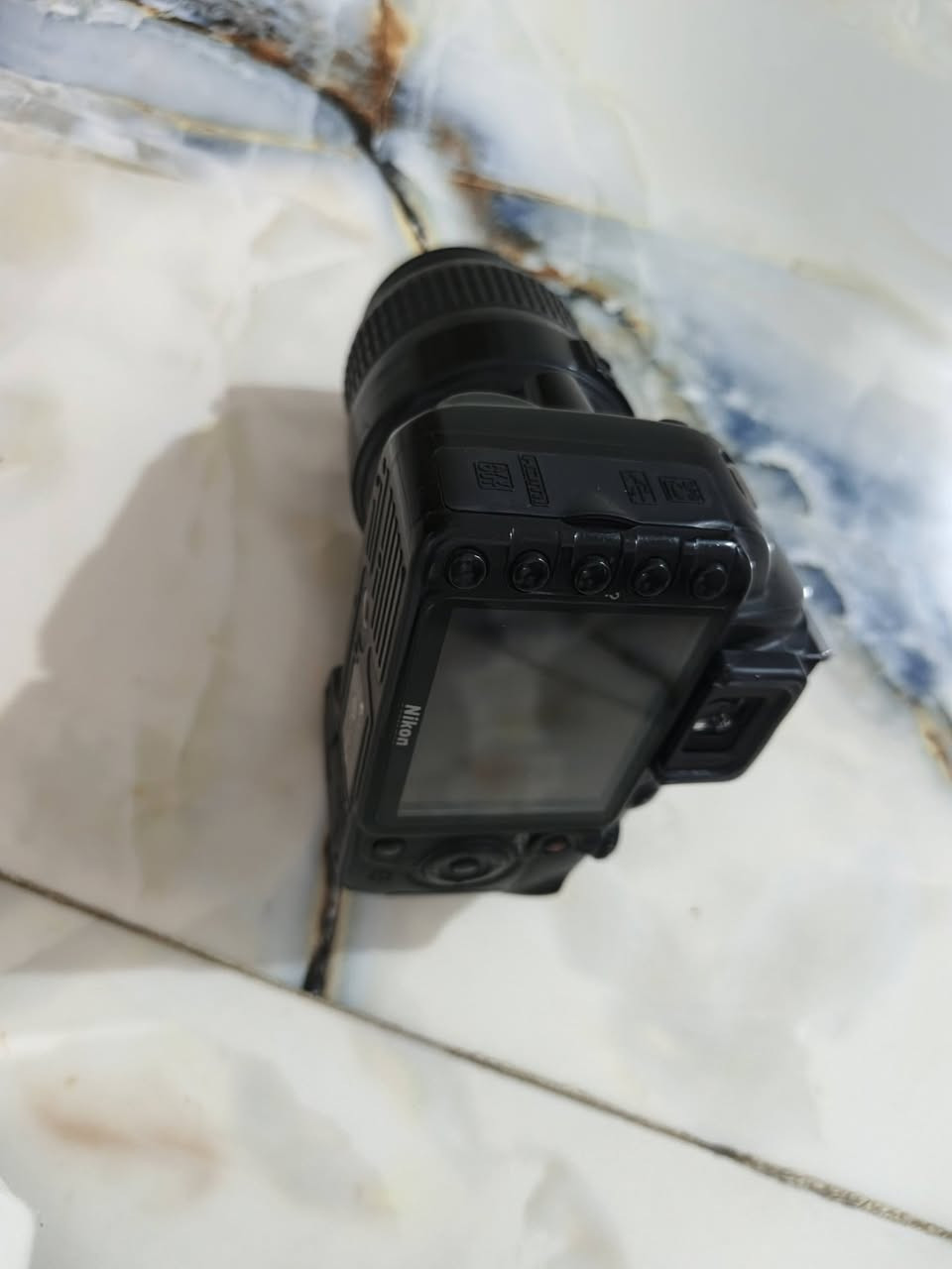 نيكون D3100
مع عدسة 55
و زوم 300-70
السعر 280
مكان الكامره البصره 
للتواصل وتساب ***********
