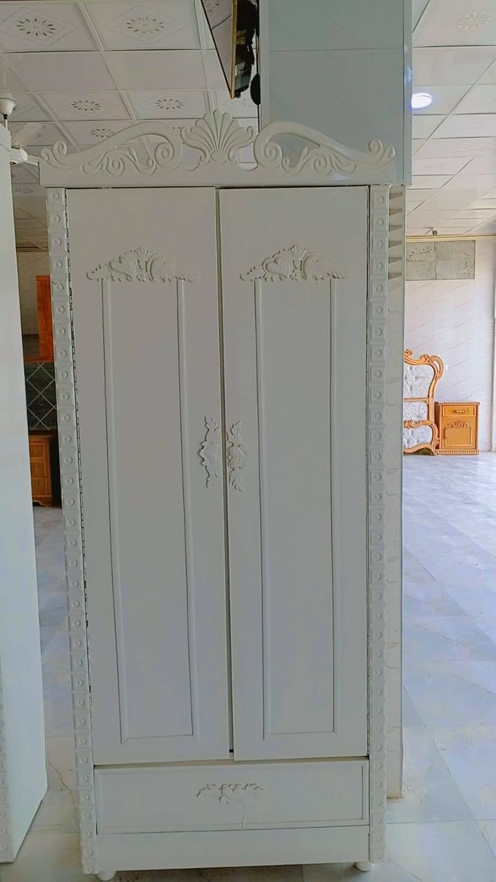 السلام عليكم غرفه خشاب  للبيع السعر مليون راسلني او اتصل ودلل ***********
