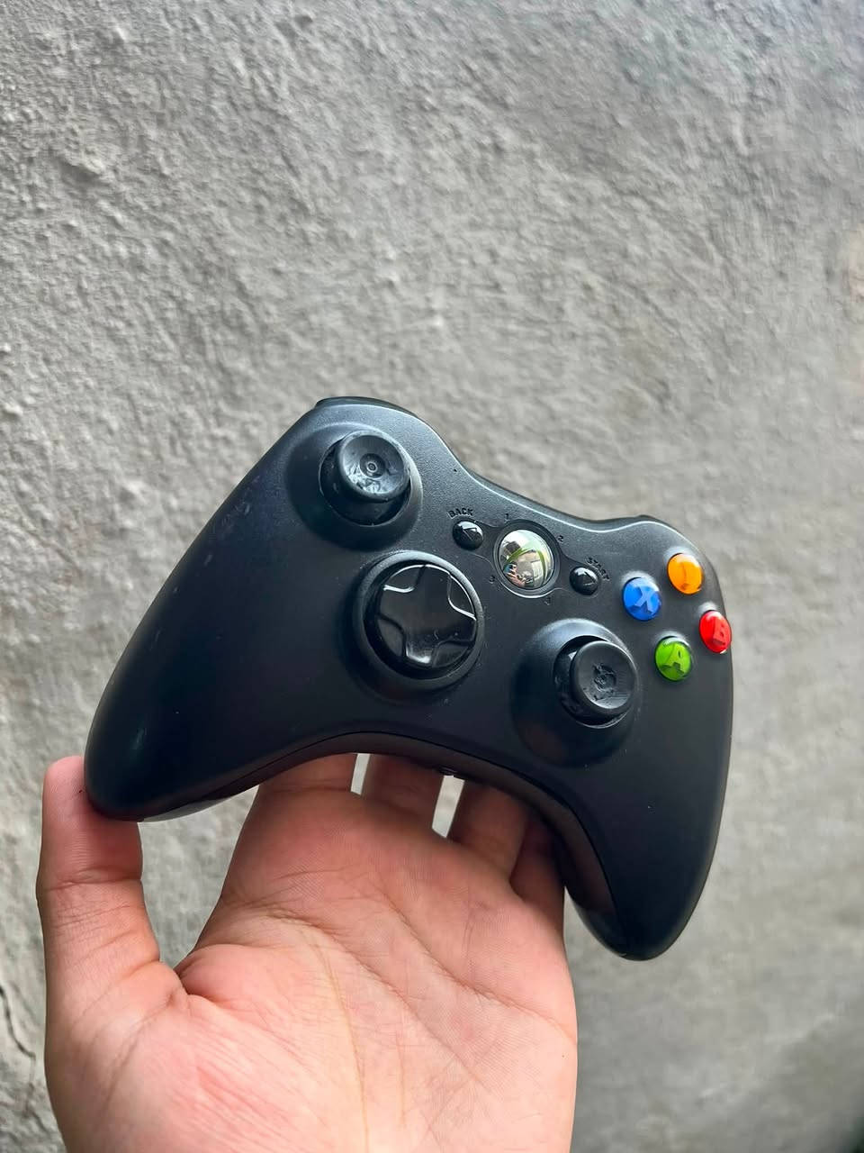🎮 إكس بوكس 360 سليم مهكر 

: الجهاز نظيف جداً
: مهكر ومحمل بأكثر من 100 لعبة متنوعة.
 أبرز الألعاب المثبتة:
 Call of Duty
 GTA V
 GTA San Andreas
 FIFA
 PES 2021
 تشكيلة واسعة من ألعاب الأطفال
:
 جويستيك (يد تحكم) بلادي أصلية عدد 1.وجوستك هديه 

 محولة كهرباء + الكيبلات الأصلية.

 الكارتونة الأصلية للجهاز.

💰 السعر: 125 ألف (شامل التوصيل).

📍 الموقع: بغداد.

📞 للطلب والحجز: التواصل حصراً عبر الواتساب على الرقم: ***********
