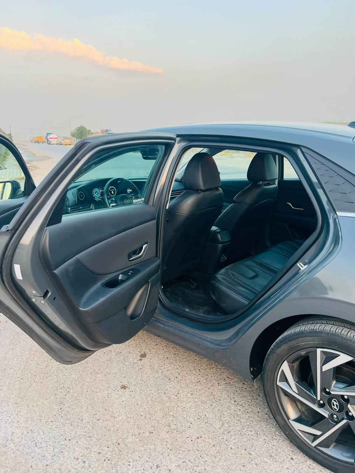 🚘 Hyundai Elantra Hybrid 2024 Limited وارد أمريكي 🇺🇸

✨ Limited – فل أوبشن
🔹لون رصاصي غامق موضح بالصور
🔹 هايبرد 1.6 GDI
🔹 قير DCT 6 سرعات
🔹 فتحة سقف كهربائية 🌙
🔹 جلد H-Tex
🔹 مقاعد أمامية تبريد + تسخين 🔥❄️
🔹 كرسي سائق كهربائي + ذاكرة
🔹 شاشة وسطية 10.25” + شاشة عدادات رقمية 10.25”
🔹 Navigation + Apple CarPlay + Android Auto
🔹 شحن لاسلكي 📱
🔹 نظام صوت Bose Premium 🔊
🔹 Smart Key + تشغيل عن بُعد
🔹 Smart Trunk
🔹 LED أمامي وخلفي
🔹 جنوط 17”
🔹 كاميرا خلفية + حساسات
🔹 Blind Spot + Rear Cross Traffic
🔹 Lane Keep Assist
🔹 Smart Cruise Control
🔹 Forward Collision Avoidance
🔹 Highway Driving Assist
🔹 أنظمة أمان متكاملة

⛽ اقتصادية جداً بالوقود ومناسبة للاستخدام اليومي
 
للاستفسار على الرقم ***********
                                                  ***********

