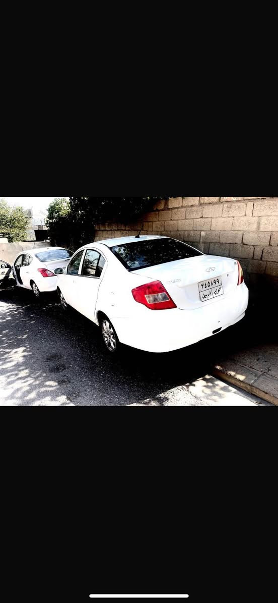 chery e5 2014 
سةيارةيةكى زور خوش بئ مةسروفه هةمو گيانى لة سةر بيلادى مايتةوه و هةمو شتى بة شةرته مودئل 2014 يه  سةيارةكة فول فوله : -كوشن جلد
-سلايد
-بةسمه و دةركة بةسمه
-شاشه بيلاد
-حاسةى پئش و دواوه
-ويل كةب
-گئر وتوماتيك+عادى
تةنيا دو بارجه و نيوى هةية بئ ژورئ دةرگاى دواى سةكن و نيو بولندى بئ ناوگرتن پئش و دواوه و سةخفى بئ لئدانه
گئر و مةكينه بئ عةيبه شةرتى فيتةر تةنيا ١٤٣هزار رويشتووه  
سةيارةكة به شةرتى تةحويل و برين و وةرگةراوه 
8$ وةرةقة غرامةى لة سةره دواى مامةلة دةگةرينةوه 
سةعرى68$ و معامله
بو بةيوةندى *********** شقلاوة, أربيل
