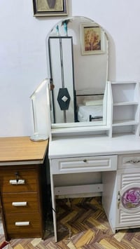 ميز ابيض • للبيع • واتساب