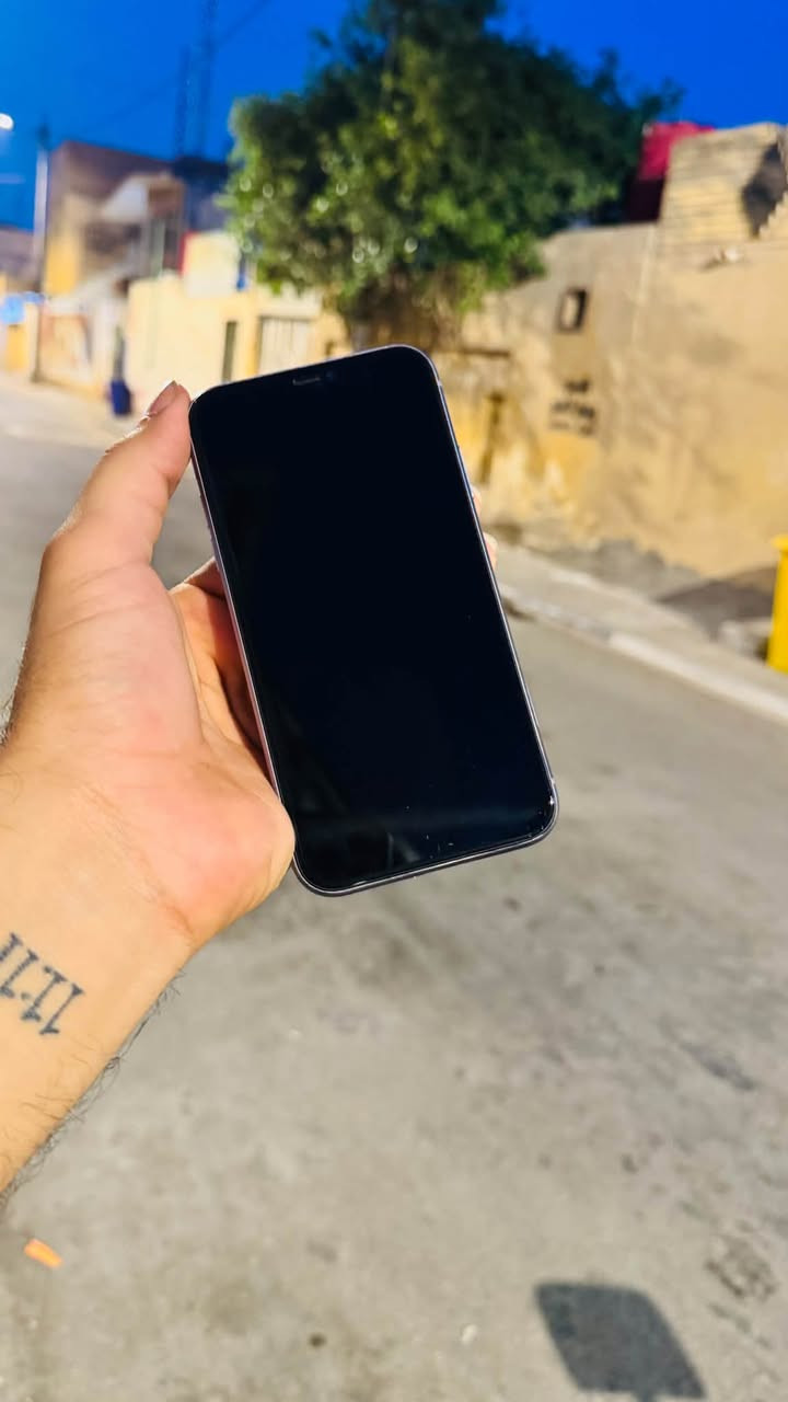 آيفون ١١ • ٦٤ • شاشه وبطاريه اصليه