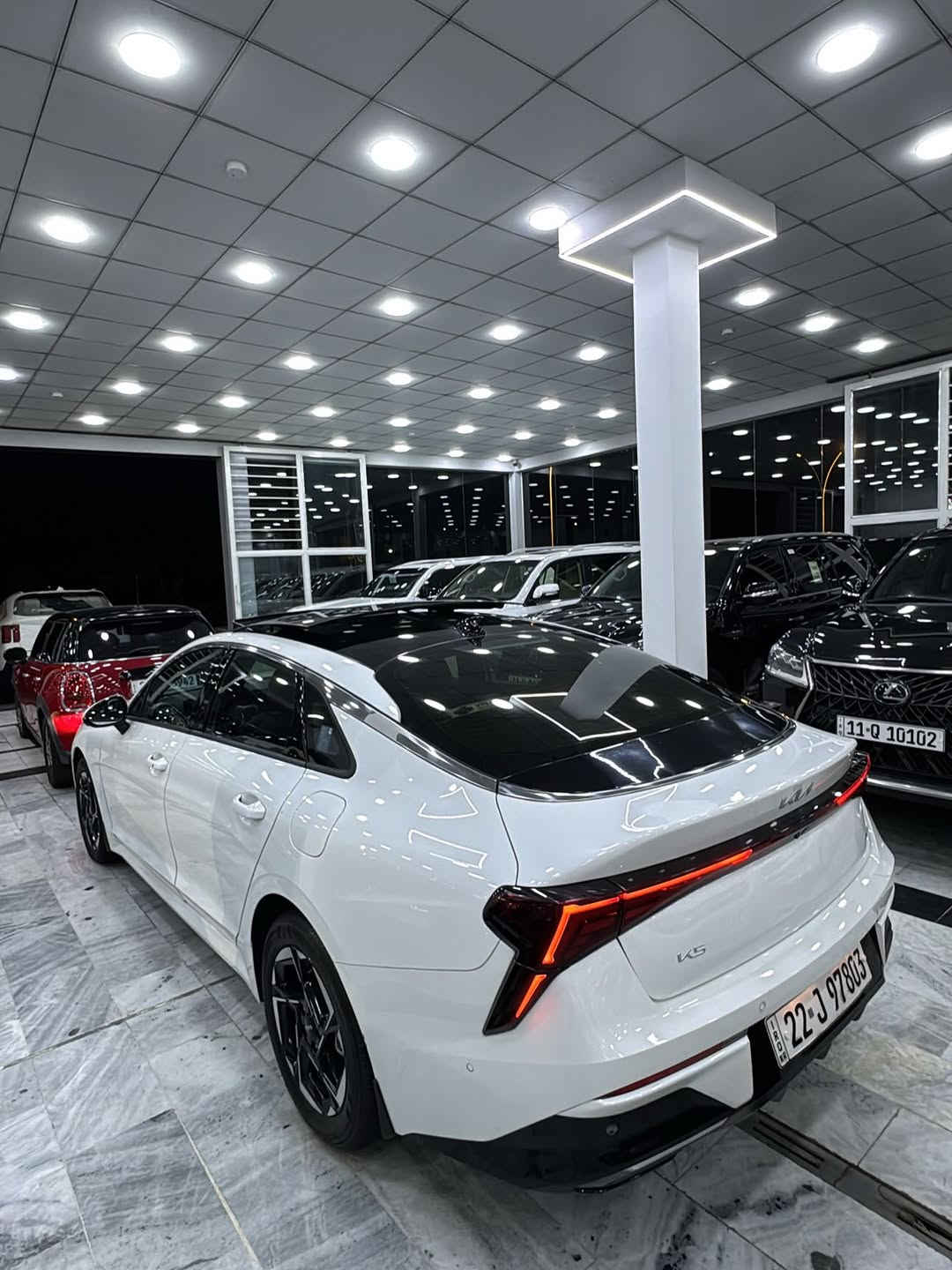 المعرض الدولي لبيع وشراء السيارات 
كيا فايف وارد خليجي كفاله عامه 
رقم اربيل موديل 2024 فول مواصفات 1/1 
مغلف BBF بل كامل 
محرك 2500 داخل مشمشي 
تبريد تدفئه بل كشن بصمه تشغيل + تشغيل عن بعد 
كشنات كهرباء شاشه كبيره 5 كامرات 
صندوك كهرباء شاحن واير لس سايد بريك بصمه 
ماشيه 36 الف 
السعر 230 ورقه 
للاستفسار الاتصال على الرقم ***********
#معرض #البصره #بيترشك
