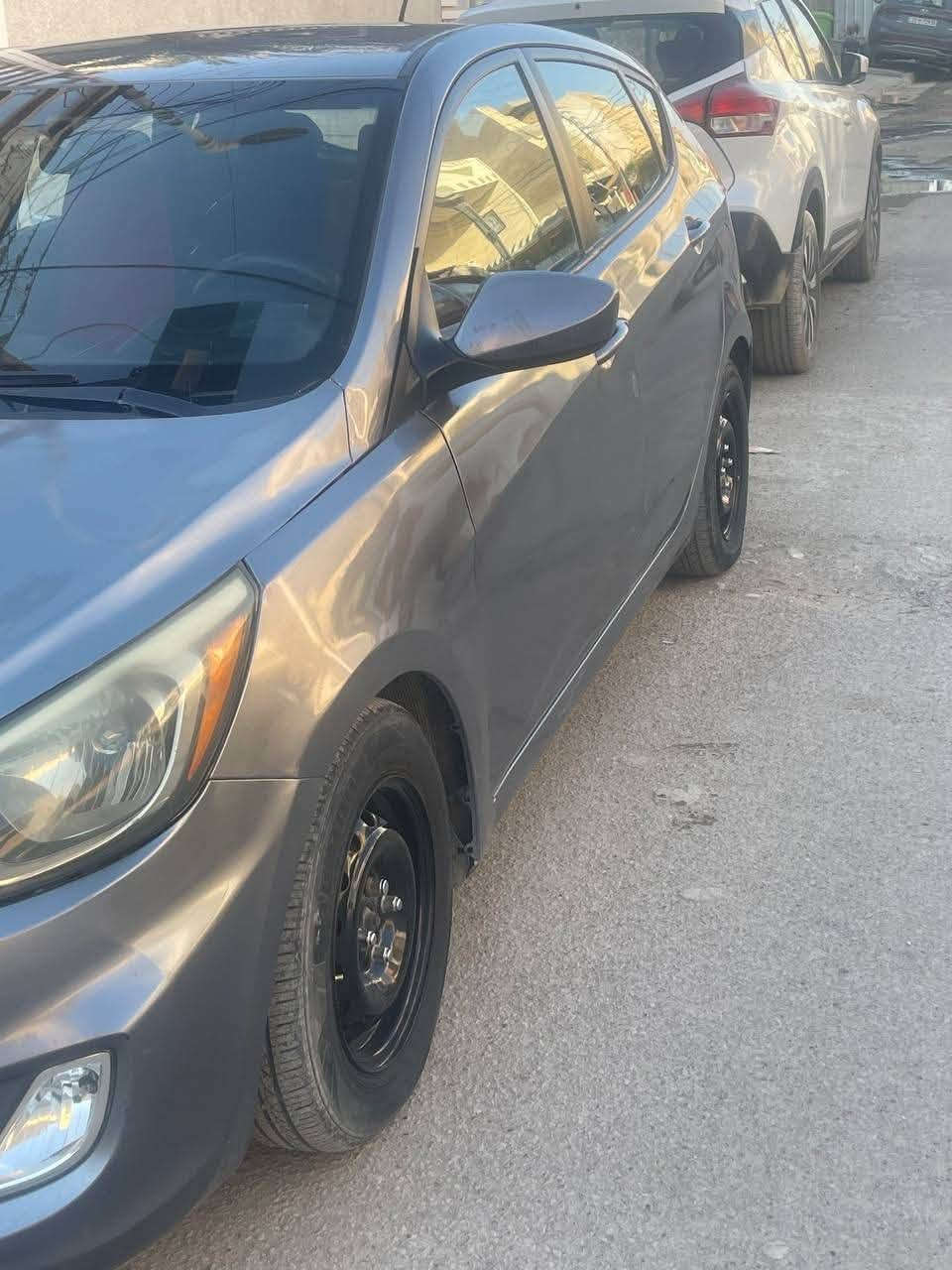 للبيع اكسنت موديل 16 
ماشيه 95 
بيها 4 قطع صبغ ابيع حزام سعر 74 و بيها مجال 
مكان السياره بغداد الامين
للاستفسار ***********
