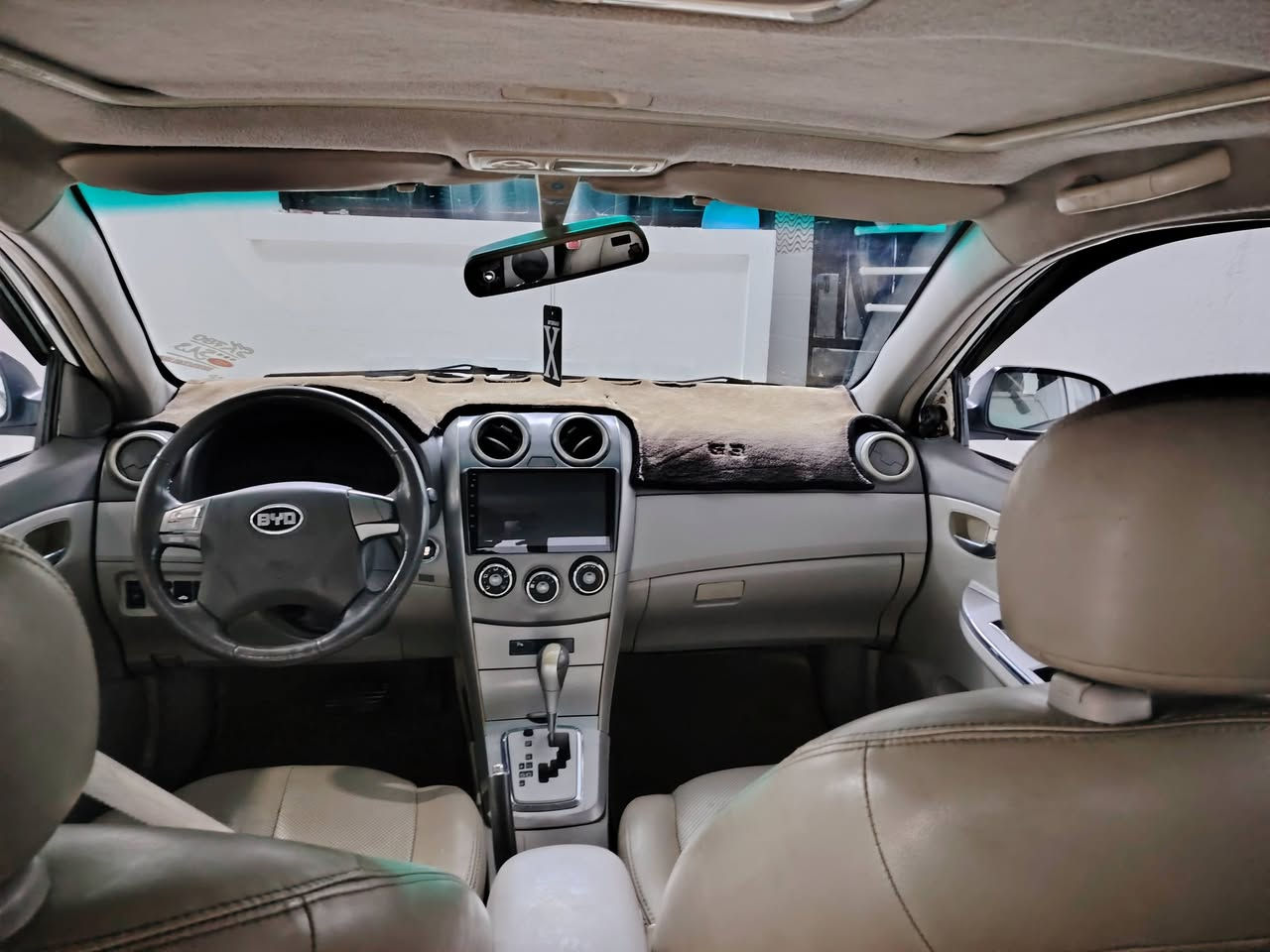 السلام عليكم BYD. G3.  2013 كير اوتوماتيك المرغوب السعر 43$ وبيها مجال بصيط
السياره بعدها ما معمره  يرادلها تعمير اخياسات 
 كير ومحرك شرط الكفاله   منظومة تبريد  جديده
  تخم تاير  جديد صبغ وياله حراري 
حساساتها كهربائياتها  شغاله 
صدرها جديد  محرك جديد سيارة ما عايزها اي شي فول مواصفات  سياره حلوه وشرط الفحص
 رقم بابل 18  انكليزي باسمي والتحويل مباشر  جديده سنويه جديده سياره جاهزه   السعر 43 مكاني بغداد المحموديه 
رقمي *********** 
واتساب ، متوفر
