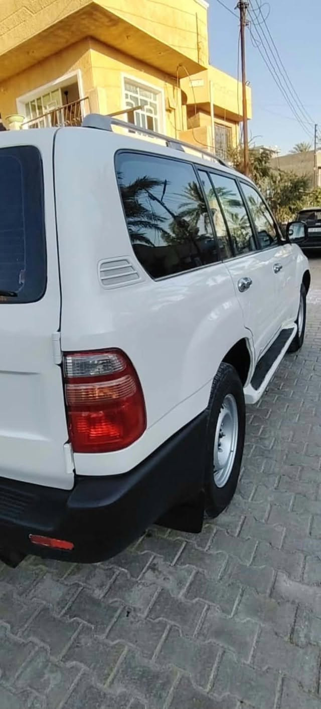 لاندكروز ستيشن موديل 2000 بسمي  قفل 120 بغداد المحموديه ناحيه الرشيد ***********
