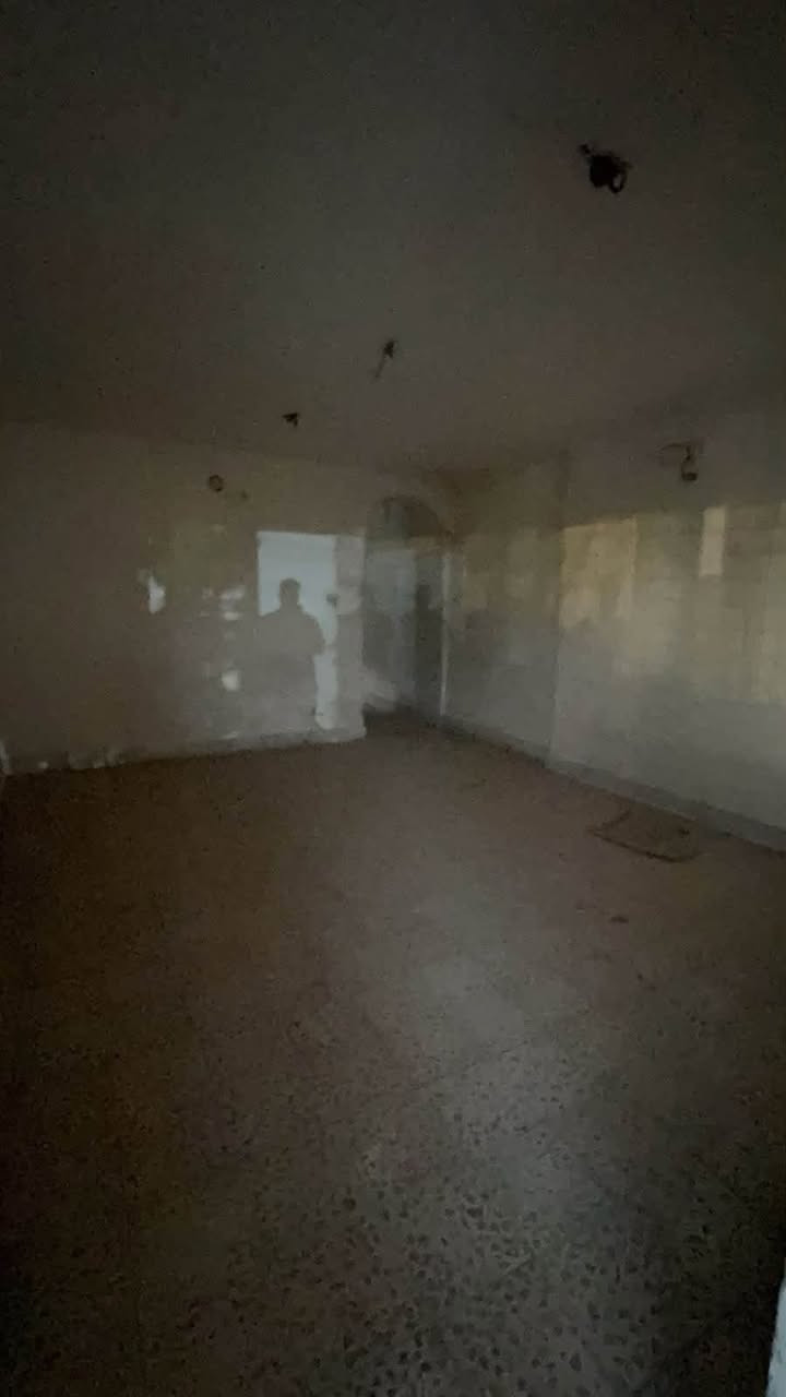 مشتمل في البنوك شارع المشاتل معزول للايجار مجاور حمام ومركز نجوم المشاهير غرفه نوم وحمام ومطبخ وغرفه ضيوف معزولة للاستفسار التواصل مع الرقم *********** التواصل مع صاحب الرقم
