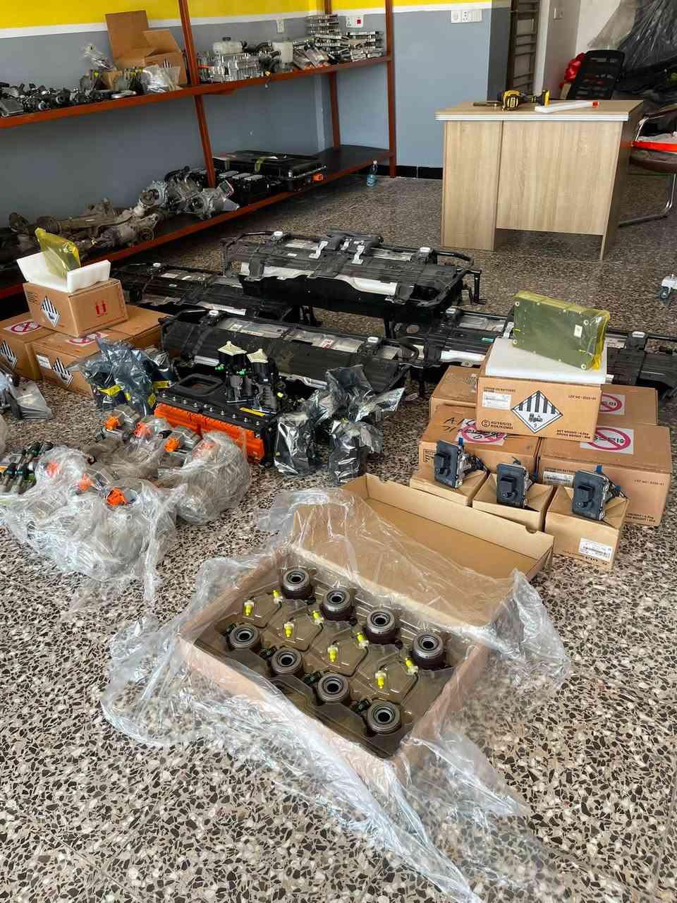 🚗 وجبة جديدة وصلت.. لسيارات الهايبرد الكورية! 🚗
توفرت يمنا وجبة جديدة من أهم قطع غيار الهايبرد للسيارات الكورية اللي تحتاجوها:
⚡️ طرمبات نيرو: متوفر للموديل (القديم).
⚡️ طرمبات كير (نيرو): متوفر (03) و (05).
⚡️ طرمبات داخلية: (جديدة وكالة).
⚡️ كمبريسرات: متوفرة لسيارات (سبورتج، سورنتو , نيرو، النترا ، توسان، سوناتا).
⚡️ إنفيرترات: (عقول إنفيرتر).
⚡️بطاريات 12v جديد ومستعمل
📍 عناوين فروعنا للبيع والاستفسار:
🏢 العنوان الأول: الطالبية - فلكة 83 - مقابيل الكهرباء
للتواصل:
📞 أحمد: ***********
📞 مصطفى: ***********
🏢 العنوان الثاني: صناعة البياع - الشارع السابع
للتواصل:
📞 محمد: ***********
📞 أحمد: ***********
✨ كل الهلا بيكم.. نتشرف بزيارتكم وبخدمتكم دائماً! ✨
