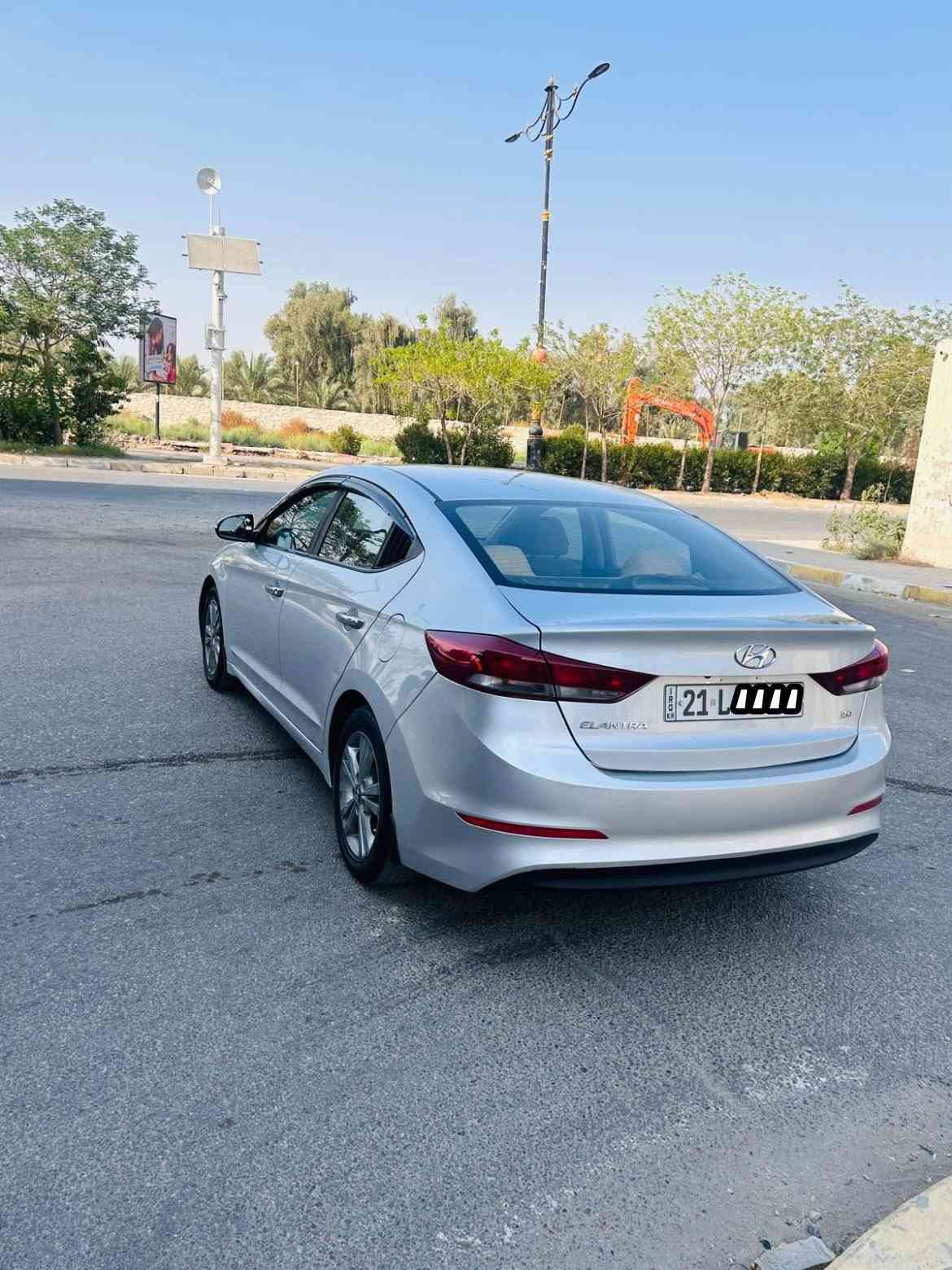 سلام عليكم
النترا ٢٠١٧ خليجي 
بدون ضرر 
لا تبديل ولا صبغ 
سياره خير من الله
محرك 2000
موصفات عاديه 
رقم شمالي 
ثاني يوم تحول 
مكان سياره ديالى بعقوبه
***********
