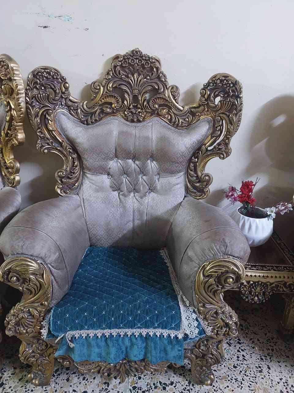 سلام عليكم للبيع تخم تاج ملكي مستعمل قليل 20 مقعد سعر مليون و 800 و سعر 10 مقاعد 900 للاستفسار اتصل***********
