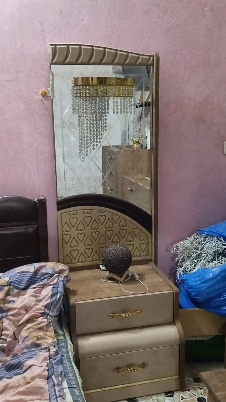 غرفه للبيع تركيه العنوان حي الجهاد الاساتذه  رقم ***********
