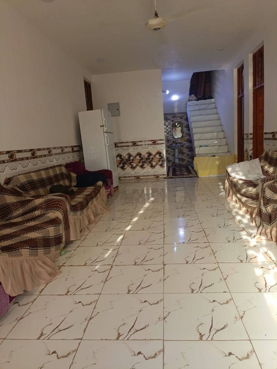 ياالله يارزاق
دار سكن1000 الف متر زراعي بناء حديت طابوك درجه اولا

يتكون من ثلاث غرف نوم وهول مطبخ استقبال صحيات داخل وخارج

حي الحكيم قرب بنزين خانه حوشي

لاتصال على لأرقام التاليه واتساب

***********

***********
