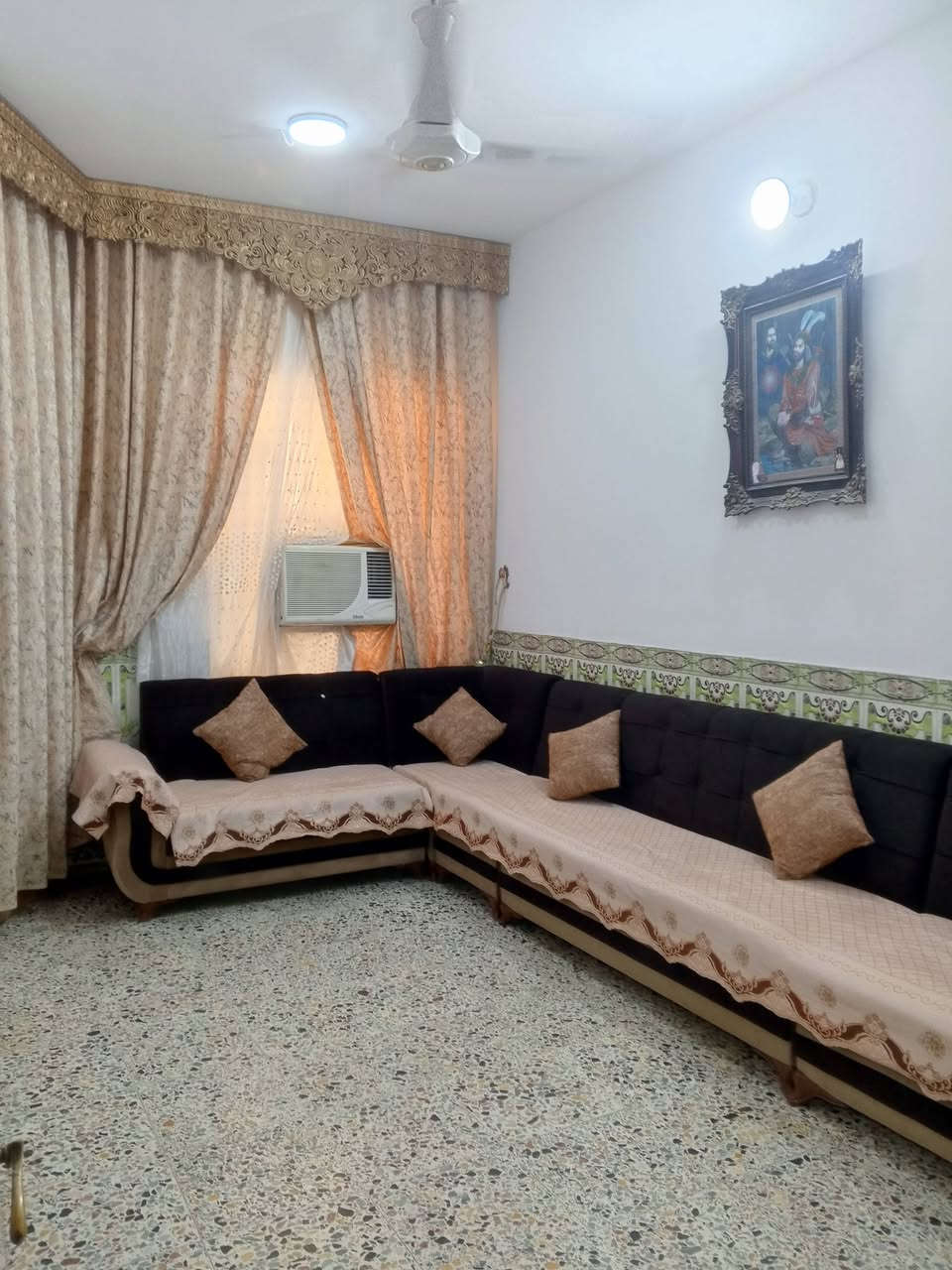 دار للبيع طابو صرف الموقع شارع 13 مجاور محلات مهدي الخزرجي يحتوي الدار على طابقين الطابق الأول إستقبال وصاله ومطبخ ومنور وصحيات الطابق الثاني صاله وغرفتين نوم البناء حديث سنة 2025للاستفسار ومعرفة التفاصيل الاتصال على الرقم ***********
