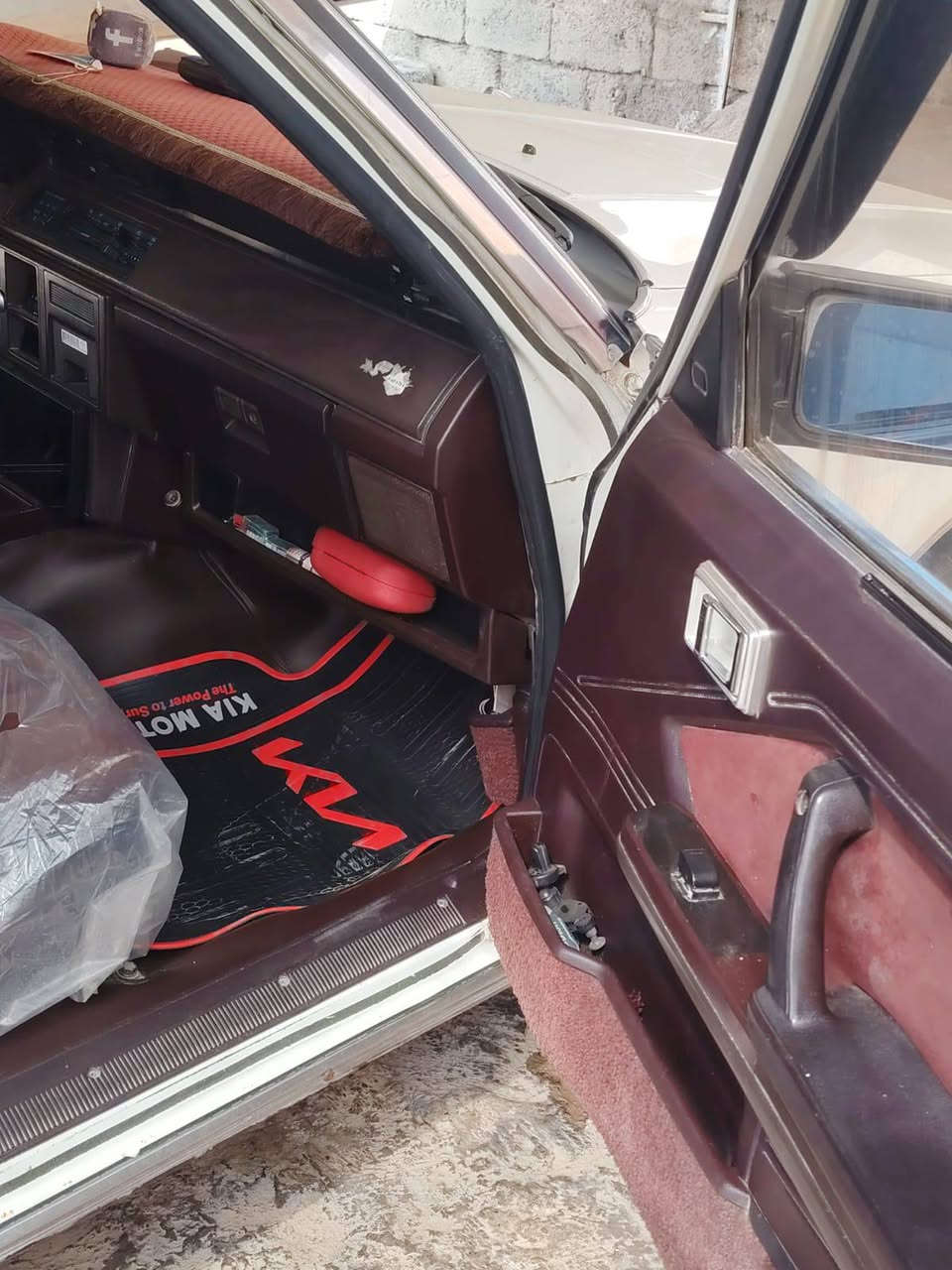 السلام عليكم اللبيع سوبر 1984السياره جاهزه من كلشي واي نقص مابيها 
مكلف بنشر والسعر على هاذه الرقم ***********
