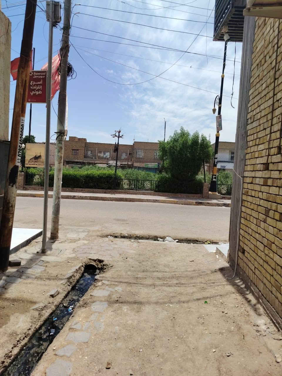 السلام عليكم 

بيت للبيع _  الشعله _قرب جامع الامام علي 

مساحه البيت _ 105 متر 

البيت قديم يعتبر قطعه 

للاستفسار الاتصال على الرقم ***********

تابع الصفحة لتصلك جميع العروض

مستعدون لعرض وتسويق عقاراتكم ماعليكم سوئ أرسال التفاصيل علئ الخاص

