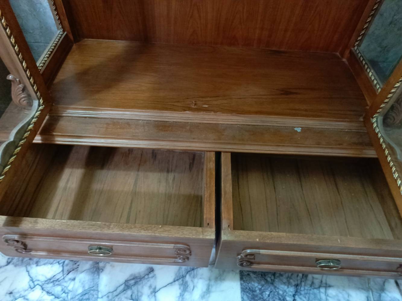 بوفيه ضخم • واجهة ١٢٠×١٩٠ • نظيف