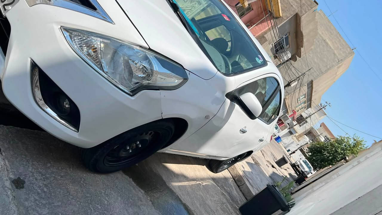 سلام عليكم 
نيسان سني هندي رقم اربيل هزه سنويه 2030
ماشيه 58 الف كم بيها 5 قطع بدون دواخل صبغ دبي گير مكينه بشرط  مكان سياره ديالى بعقوبه جديده  سعر 97 ورقه وبيها مجال حك جيه 
***********
