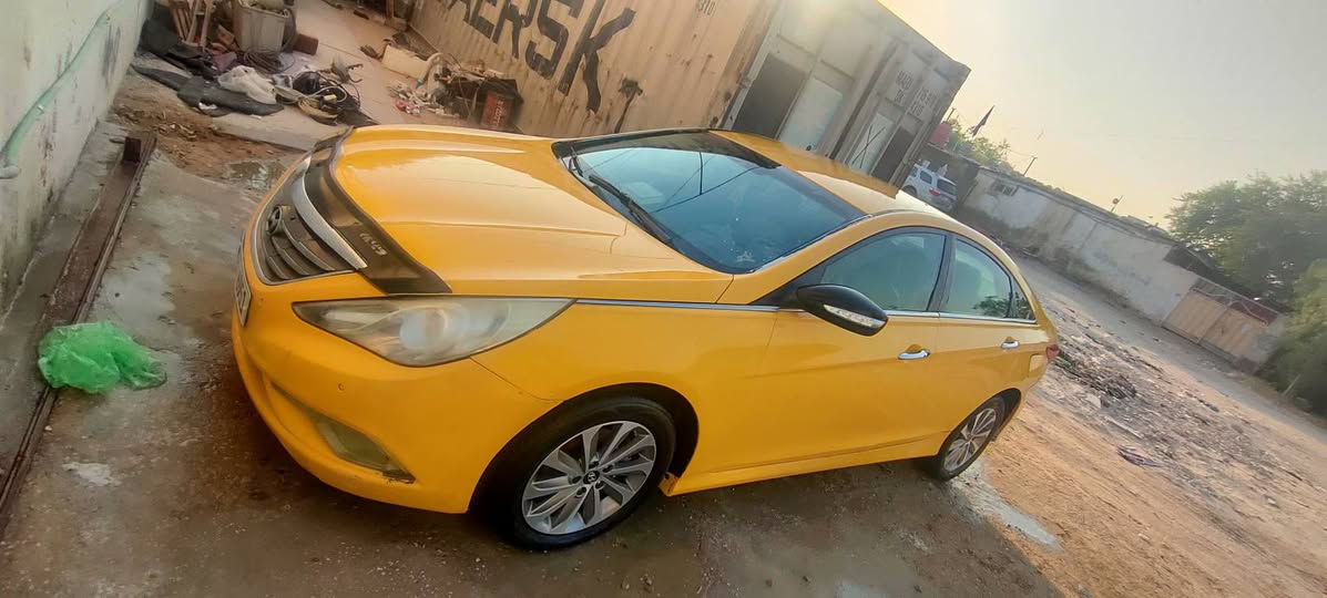 سوناتا 12 وارد امريكي
كير كايم 
محرك 2400 لا تنقيص ولاتبخير
بيها قطعتين جاملغ وبنيد بدون ايرباك
سنويه والهزة ما نافذة
خط بغداد كربلاء 
السعر 74
مكاني كربلاء
*********** كربلاء, العراق

نص مكتوب في الصور:
- HYUNDAI SONATA 2012 للبيع سوناتا بحالة جيدة 74 ورقة الكير عاطل تبريد جديد حادثها من أمريكا جاملغ وبنيد بدون حادث ايرباك موديل 2012 بأسمي العنوان: كربلاء للتواصل: *********** فرصة مميزة .. لا تفوتها راحة وأمان لون مميز وفخم اقتصادي بالوقود السعر مناسب