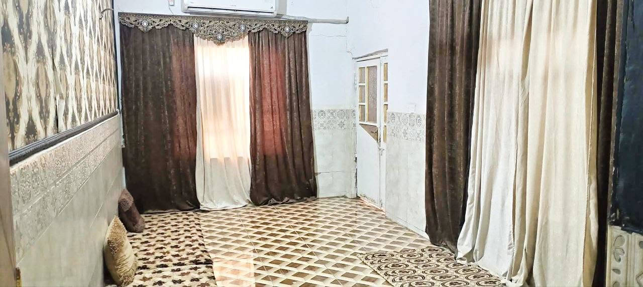 بيت للبيع المساحه 100متر طابق ونص متكون من استقبال وصاله ومطبخ وغرفه نوم جوه وفوك غرفه نوم وصاله كلش كبيره وصحيات داخلية وخارجية
الموقع خلف مدرسة امل الاجيال الشارع التبليط الفرع المقابيل المولده
للاستفسار خاص او على الرقم***********
